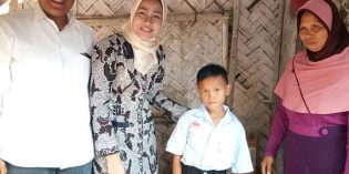 Jenguk Bocah Tanpa Anus di Kersana, Idza Janjikan Bantuan Perawatan