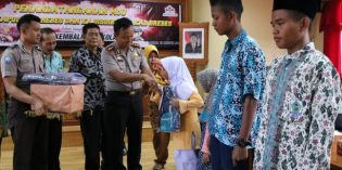 Gerakan Kembali Sekolah, Polres  Brebes  Angkat 28 Siswa Tak Mampu