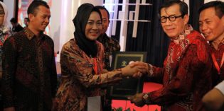 Idza Kembali Terima Penghargaan Peduli HAM