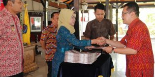 Penyerahan DPA  APBD 2018, Idza : Sistem Uang Non Tunai akan Cegah Korupsi