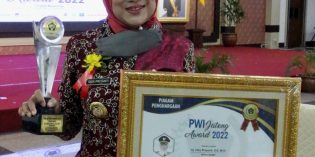Sukses Bangun Jalan, Jembatan,  RS dan Perkantoran, Bupati Raih PWI Award 2022