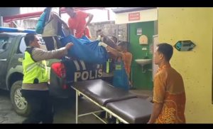 Iswadi (27) penyandang tuna rungu yang tewas tertemper KA saat dibawaa ke RSUD Bumiayu