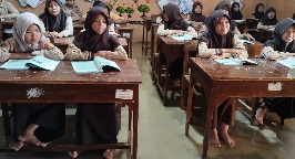 Kegiatan Belajar Dua SDN Limbangan Kulon Kembali Dikepung Genangan