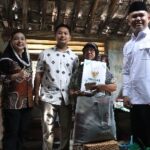 Rumah Rapuh jadi Harapan Baru, Tangis Haru Rodiyah Terima Bantuan RTLH di Brebes