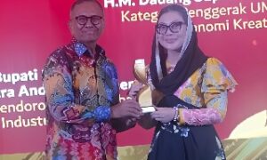 Kokoh sebagai Lumbung Pangan, Bupati Brebes Raih Disway Top Regional Leader Awards