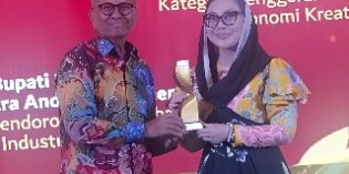 Kokoh sebagai Lumbung Pangan, Bupati Brebes Raih Disway Top Regional Leader Awards