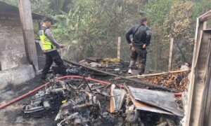 Kebakaran Rumah di Desa Wanatirta Paguyangan, 1 Mobil dan 4 Sepeda Motor Ludes Dilalap Api