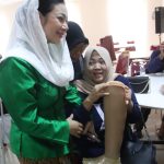 Senyum Siti Hanifahpun Mengembang saat Terima Bantuan Kaki Palsu Baznas Brebes